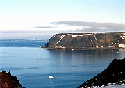 В Арктике на острове Хейса установлен крест в память о погибших моряках-полярниках